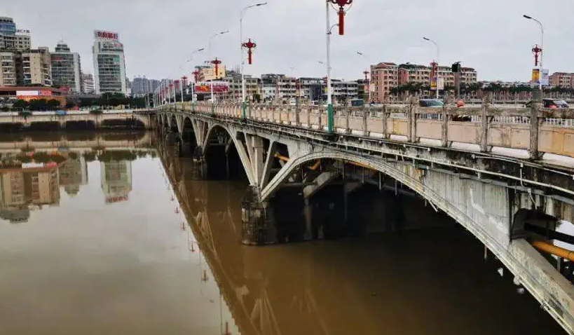 襄阳马桥镇两河口桥维修加固期间，大型货车禁限行